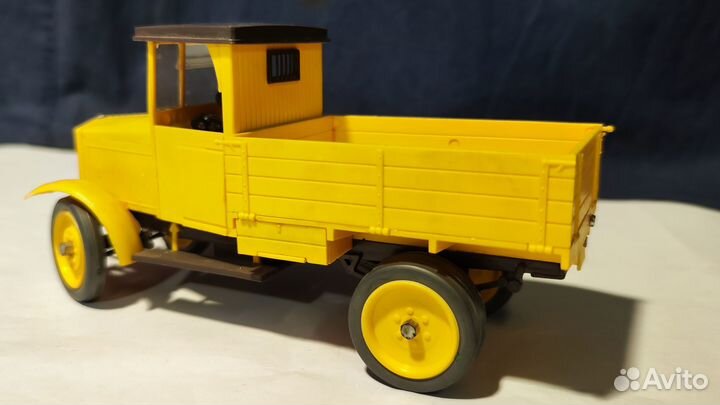 Модель грузовечка времён СССР
