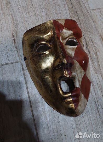 Маска из Венеции от местного мастера