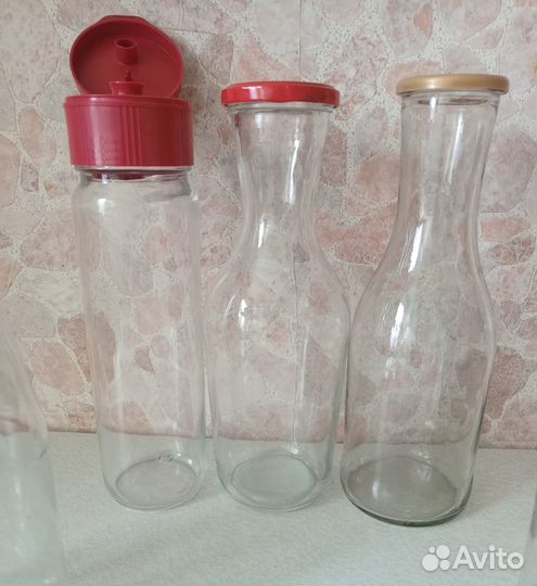 Бутылки с крышками, стекло