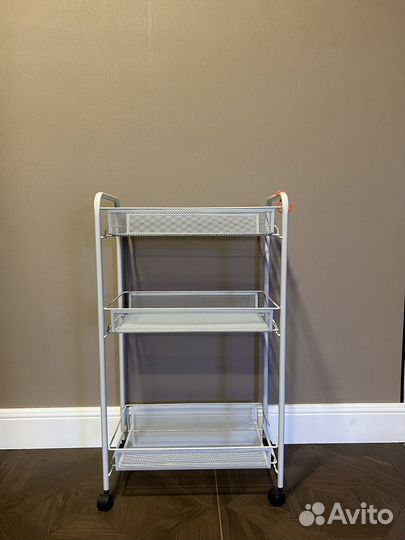 Этажерка на колесиках
