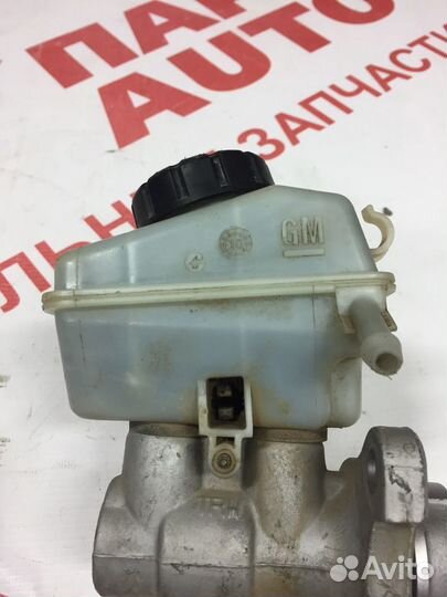 Главный тормозной цилиндр Opel Astra H 2010