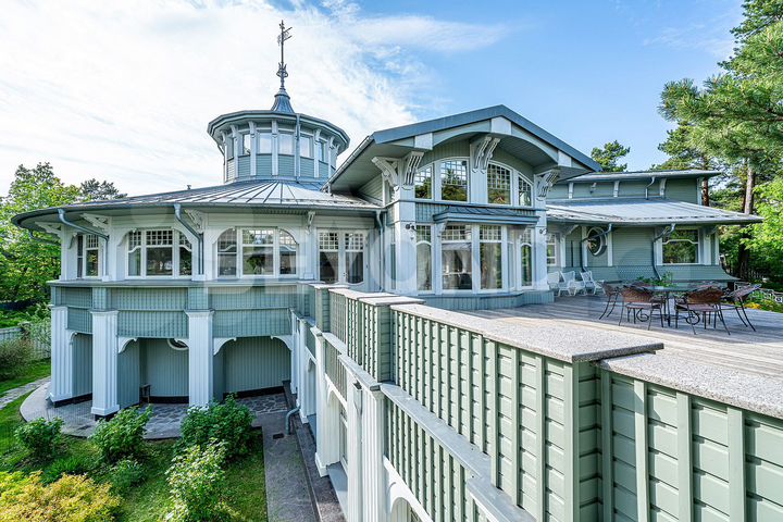 Дом 677 м² на участке 50 сот.