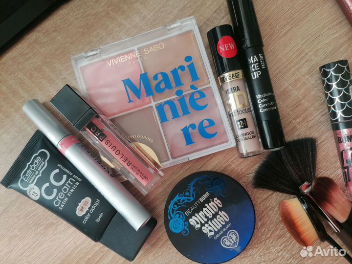 Косметика и кисти