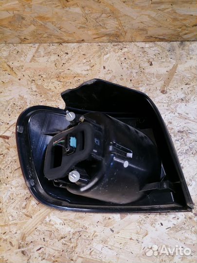 Фонарь правый диодный Volkswagen Golf 5 +