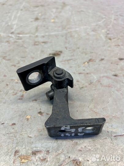 Петля двери задняя левая Audi A6 C7 3.0 2012