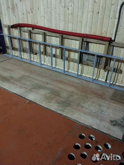 Металлическая лестница