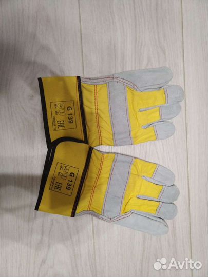 Перчатки из спилка