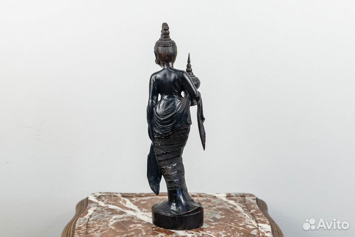 Винтажная резная женская статуэтка из дерева