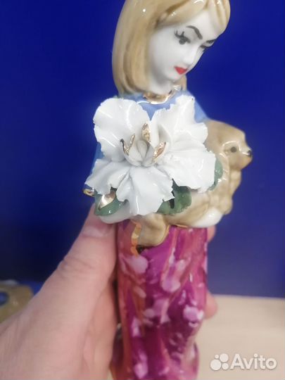 Фарфоровая статуэтка