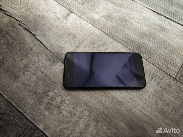 iPhone SE, 64 ГБ