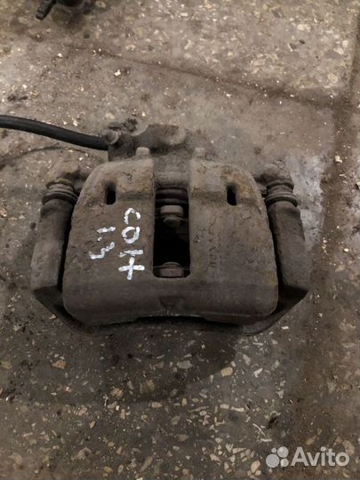 Суппорт передний правый Mitsubishi Colt (Z3)