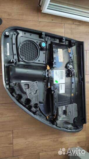 Обшивка двери volvo xc70