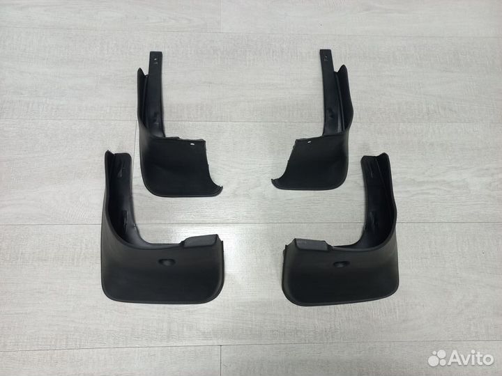 Брызговик передние комплект Toyota Corolla 2006-13