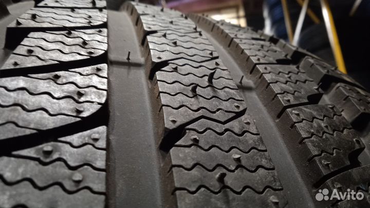 Kumho I'Zen KW27 255/45 R18