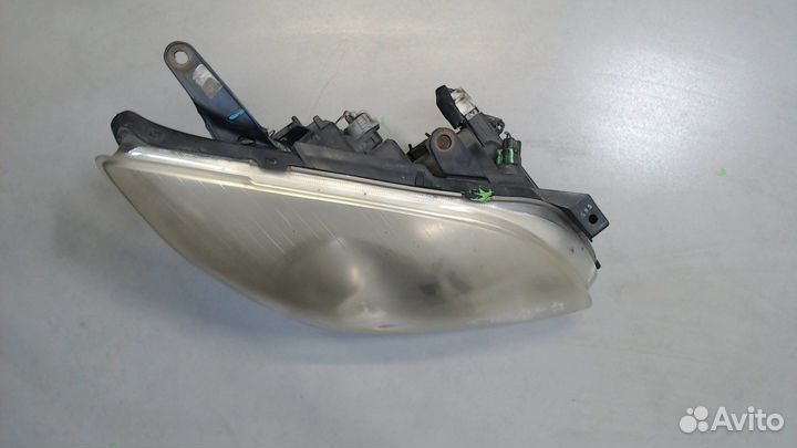 Фара (передняя) Toyota Avensis 2, 2005