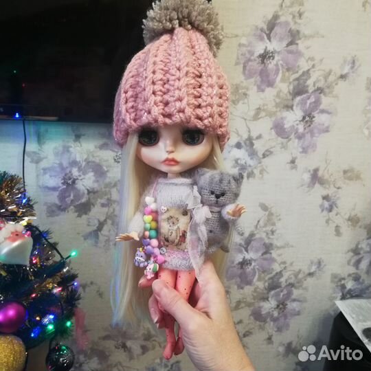 Шапка (шапочка) с помпоном для куклы ог 28 - 30 см