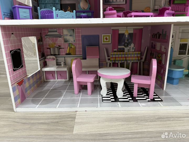 Домик кукольный с мебелью