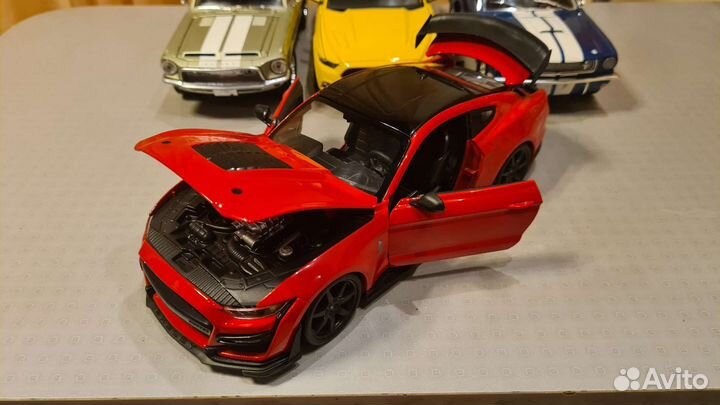 Коллекционные лошади в масштабе 1/18