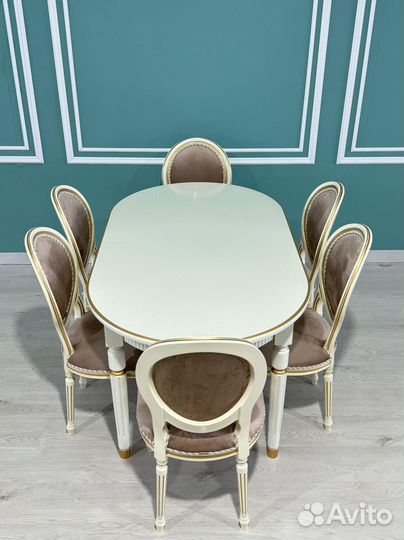 Стол обеденный. В наличии