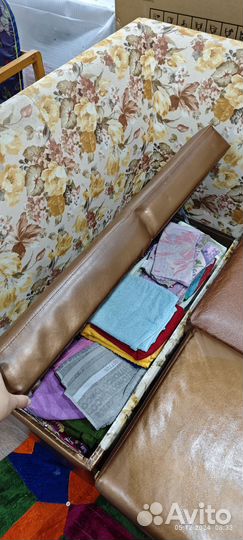 Кухонный угловой диван со спальным местом и стол