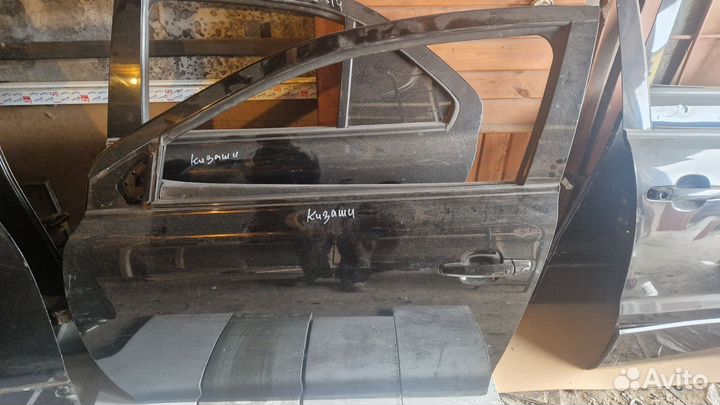 Двери и комплектующии к ним на Suzuki Kizashi