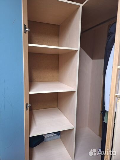 Угловой шкаф с зеркалом