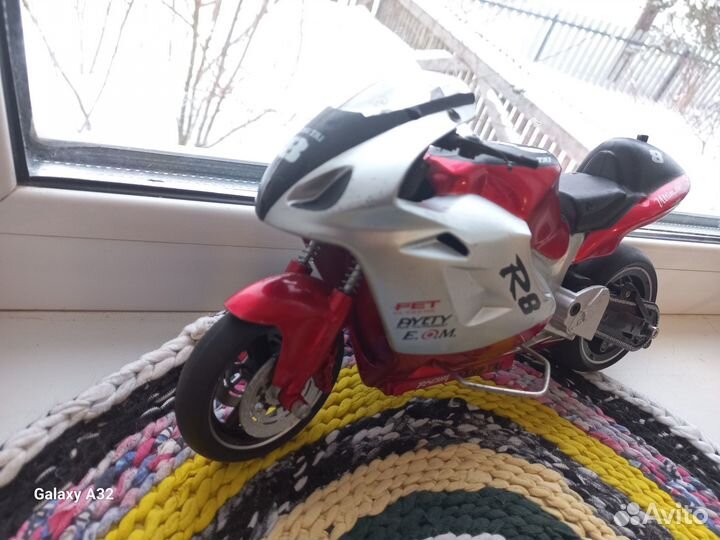 Игрушечные машинки большие - несколько штук