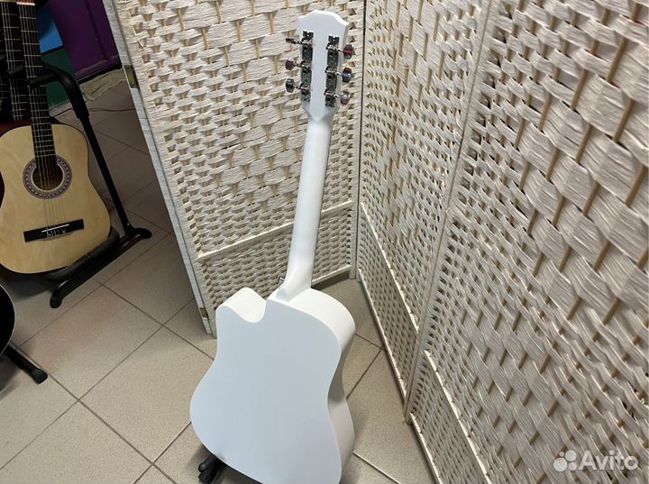 Акустическая гитара