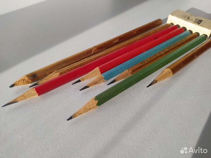 8 б/у Советских простых карадашей+ ластик СССР