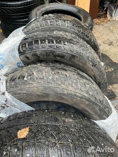 Viatti Brina Nordico V-522 215/55 R17 35B