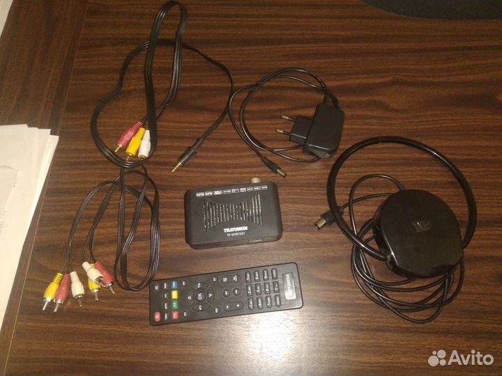 Цифровой приемник Telefunken с комнатной антенной