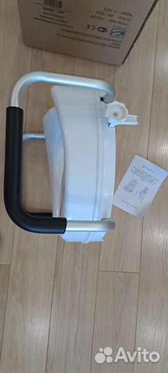 Сиденье для унитаза с поручнями