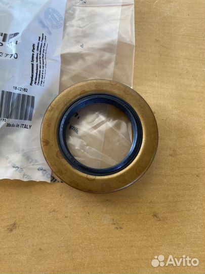 Сальник шкива натяжителя Komatsu s6d155-4