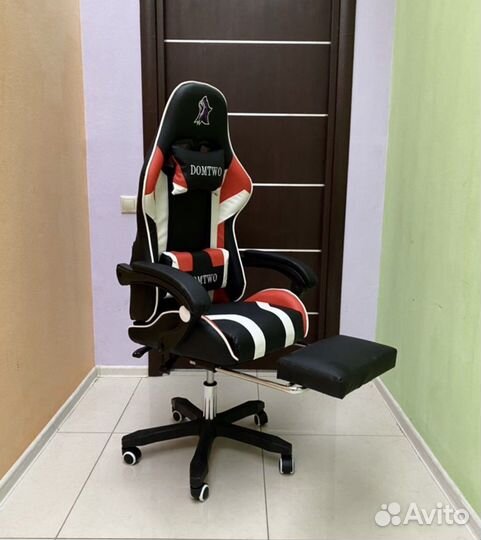 Компьютерное кресло с подножкой