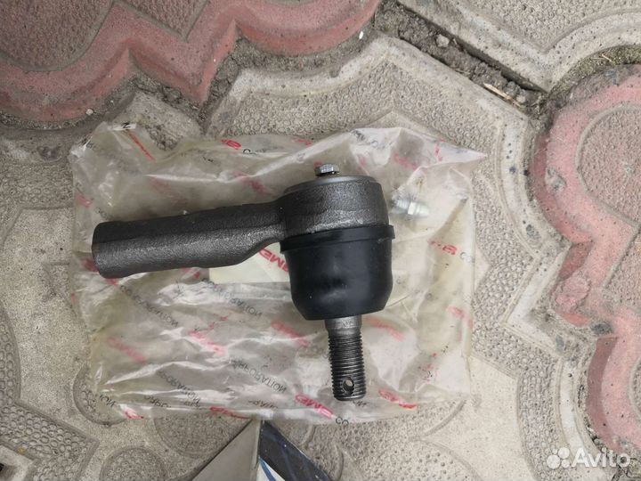 Рулевой наконечник правый toyota avensis