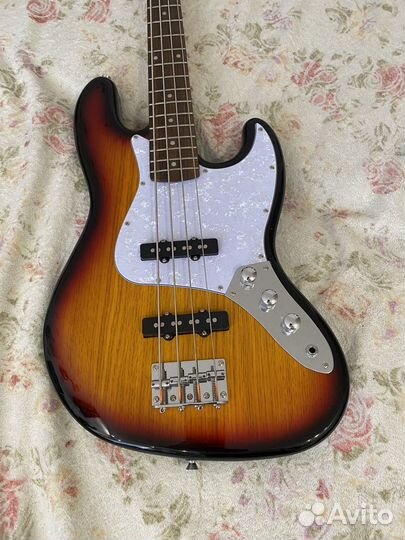 Бас гитара homage
