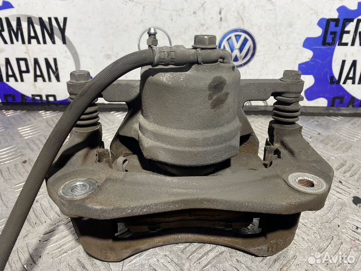 Передний левый суппорт Toyota RAV4 30