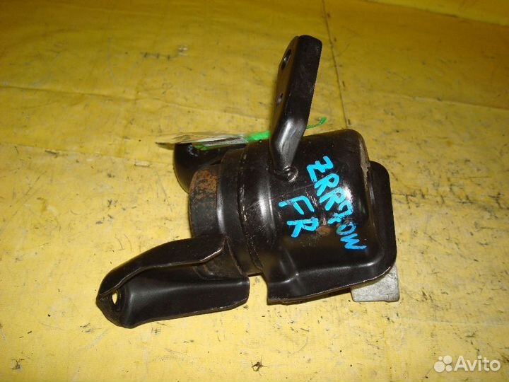 Подушка двс Toyota Voxy ZRR70W (Переднее Правое)