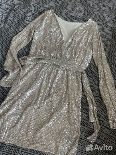 Платье в пайетках золотое