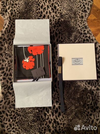 Новый платок Prada оригинал