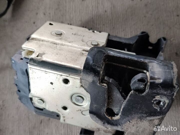 Замок правый ford fiesta 3х дверная