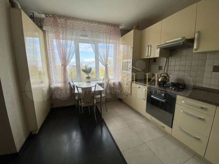 3-к. квартира, 82 м², 2/3 эт.