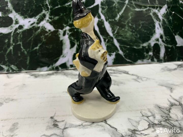 Фарфоровая статуэтка Клоун