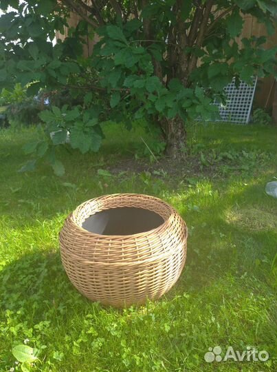 Кашпо из искусственного ротанга