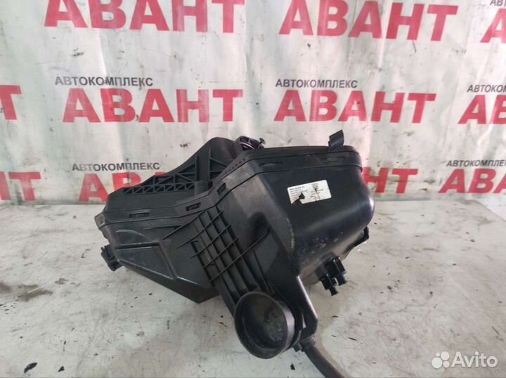 Корпус воздушного фильтра на Audi A4 B8