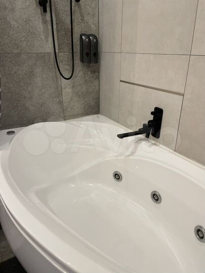 2-к. квартира, 68 м², 8/8 эт.