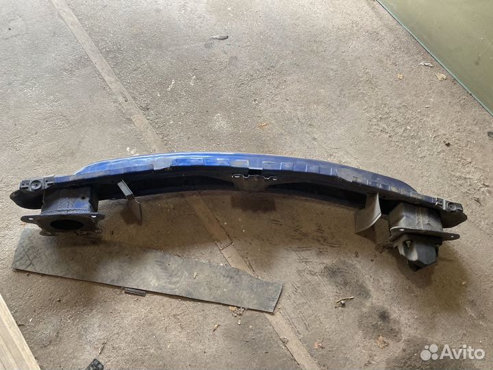 Усилитель переднего бампера на renault laguna 2