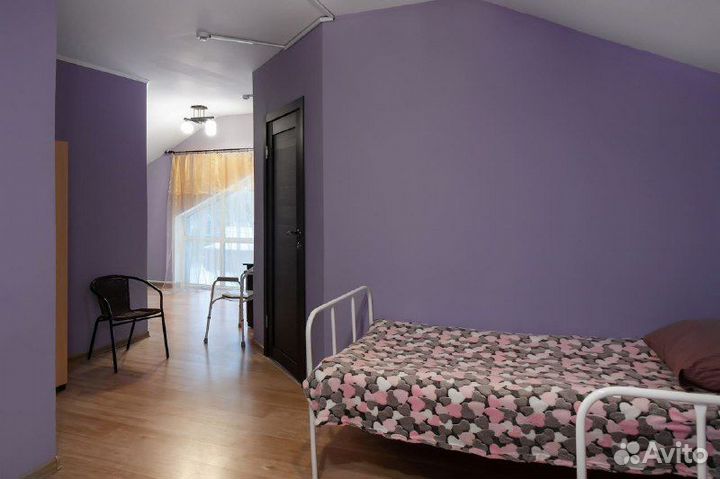 Сиделка для пожилого человека с медицинским уходом