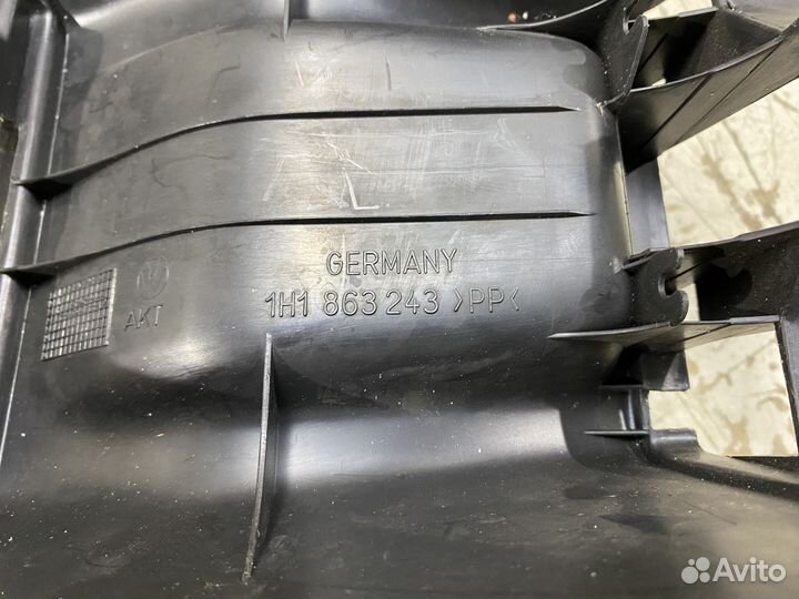 Центральная консоль Volkswagen Golf 3 1991-2000