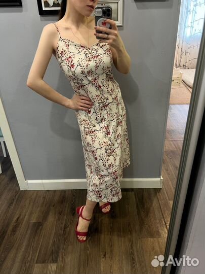 Платье на бретелях